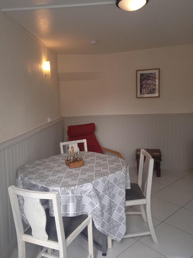 Chez Les Fleurs Villa Vieilleville Ngoại thất bức ảnh